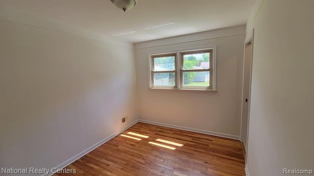 9030 Hemingway, Redford, MI 48239