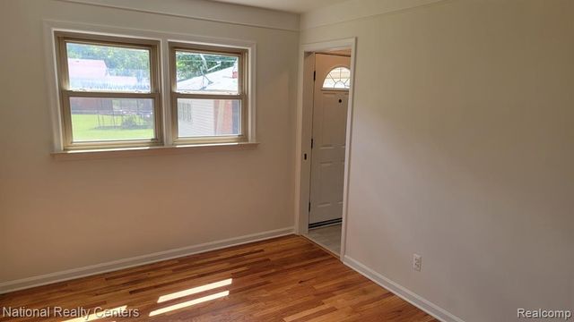 9030 Hemingway, Redford, MI 48239