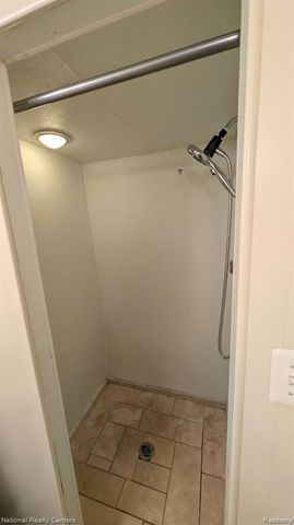 9030 Hemingway, Redford, MI 48239