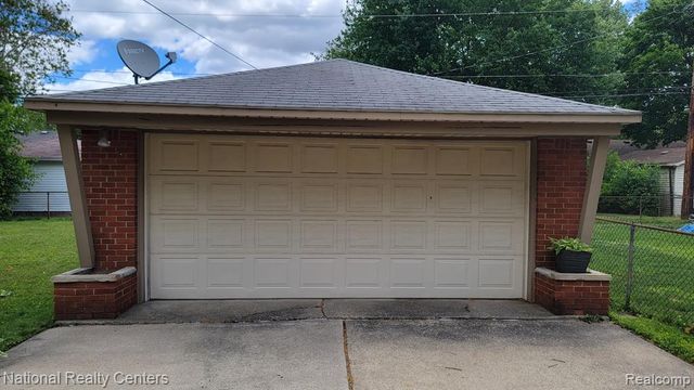 9030 Hemingway, Redford, MI 48239