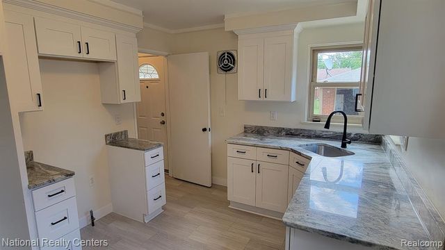 9030 Hemingway, Redford, MI 48239