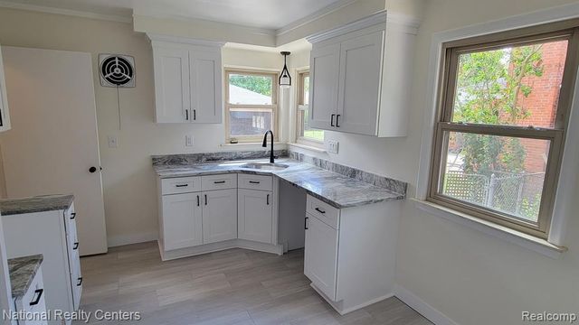 9030 Hemingway, Redford, MI 48239