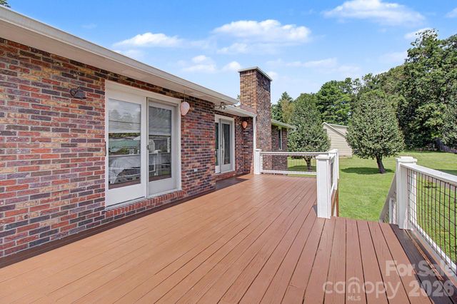 230 Blythewood Drive, Hendersonville, NC 28792