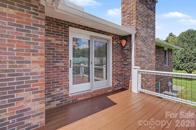 230 Blythewood Drive, Hendersonville, NC 28792