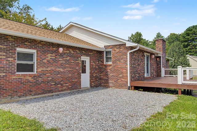 230 Blythewood Drive, Hendersonville, NC 28792