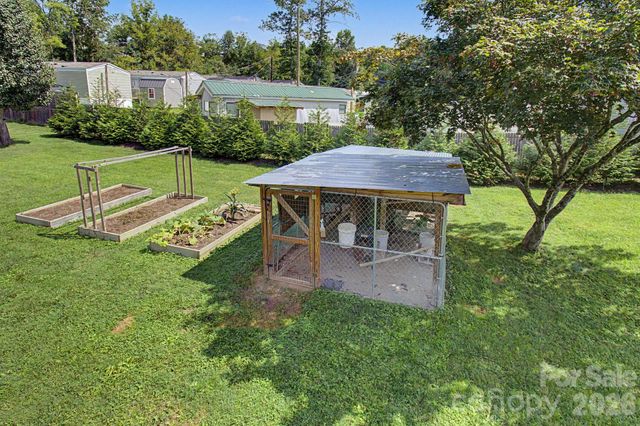 230 Blythewood Drive, Hendersonville, NC 28792