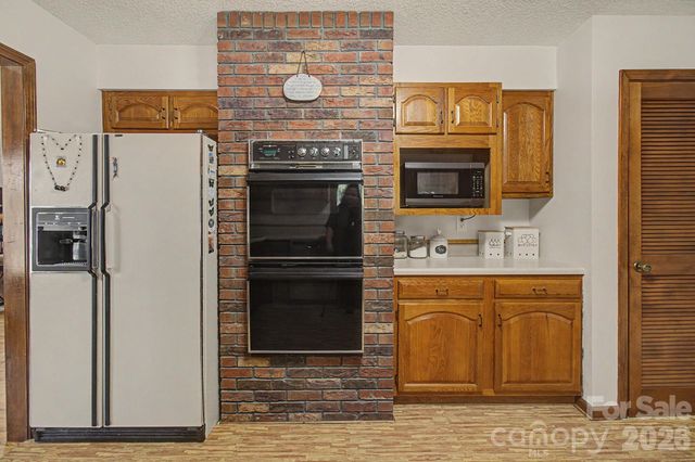 230 Blythewood Drive, Hendersonville, NC 28792