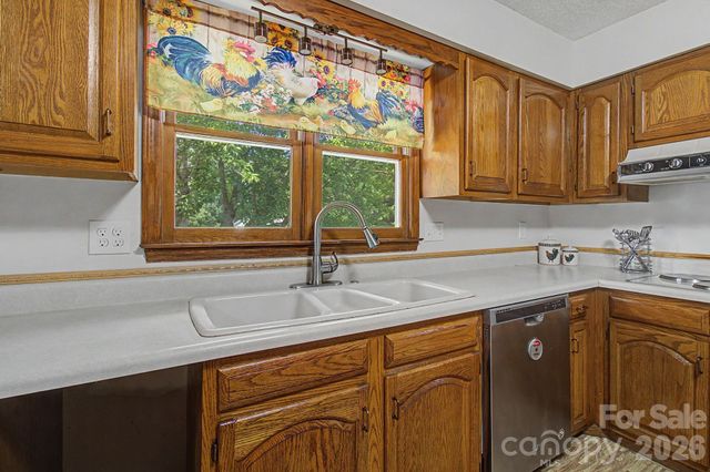 230 Blythewood Drive, Hendersonville, NC 28792