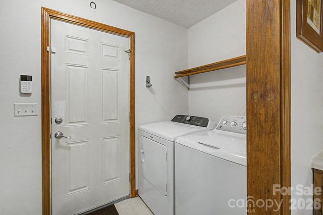230 Blythewood Drive, Hendersonville, NC 28792