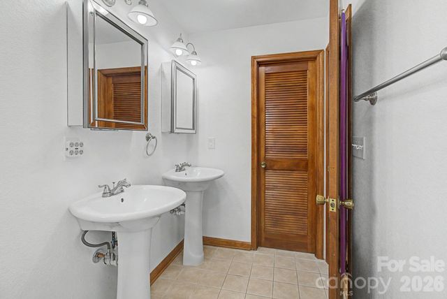 230 Blythewood Drive, Hendersonville, NC 28792