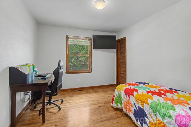 230 Blythewood Drive, Hendersonville, NC 28792