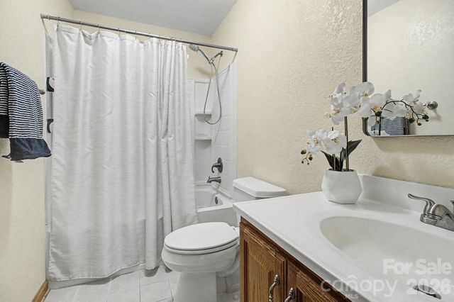 230 Blythewood Drive, Hendersonville, NC 28792