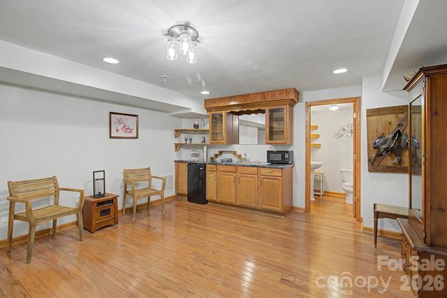 230 Blythewood Drive, Hendersonville, NC 28792
