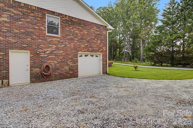 230 Blythewood Drive, Hendersonville, NC 28792