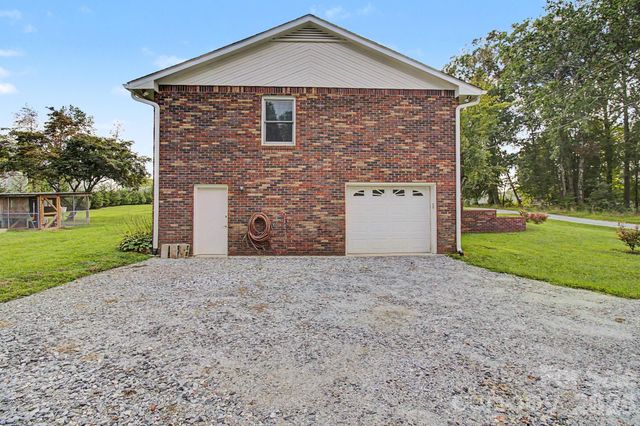 230 Blythewood Drive, Hendersonville, NC 28792