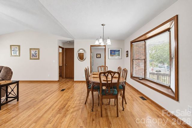 230 Blythewood Drive, Hendersonville, NC 28792