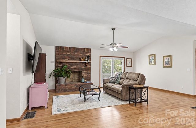230 Blythewood Drive, Hendersonville, NC 28792