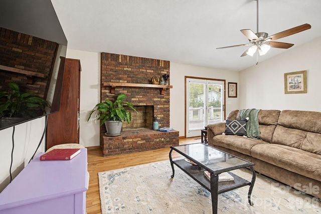 230 Blythewood Drive, Hendersonville, NC 28792