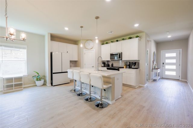 2416 W Birmingham Street, Broken Arrow, OK 74011