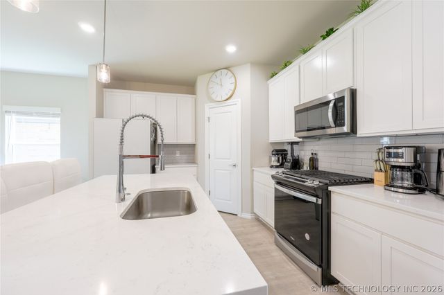 2416 W Birmingham Street, Broken Arrow, OK 74011