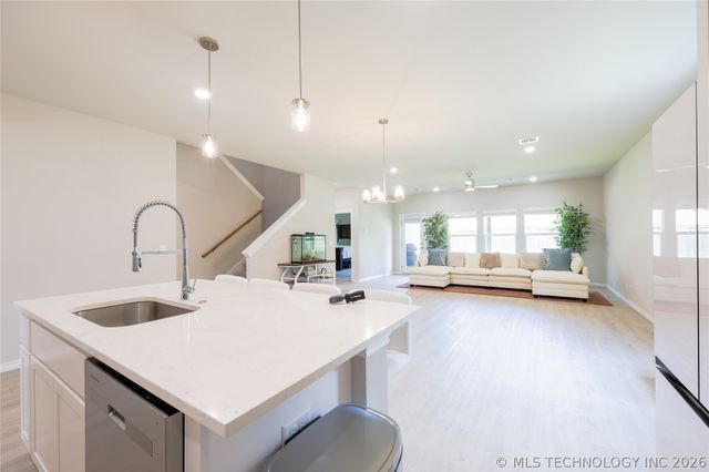 2416 W Birmingham Street, Broken Arrow, OK 74011