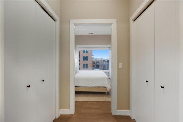 3217 N Clark Street 402, Chicago, IL 60657