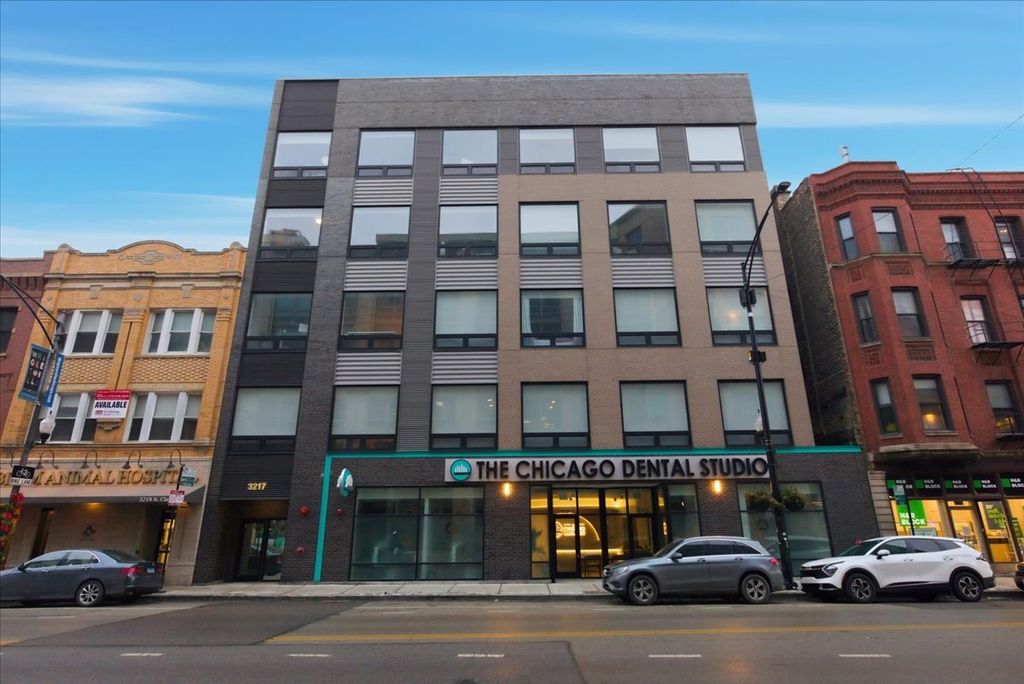 3217 N Clark Street 402, Chicago, IL 60657