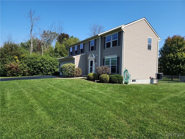 5839 Pinehurst Court, Hamburg, NY 14085