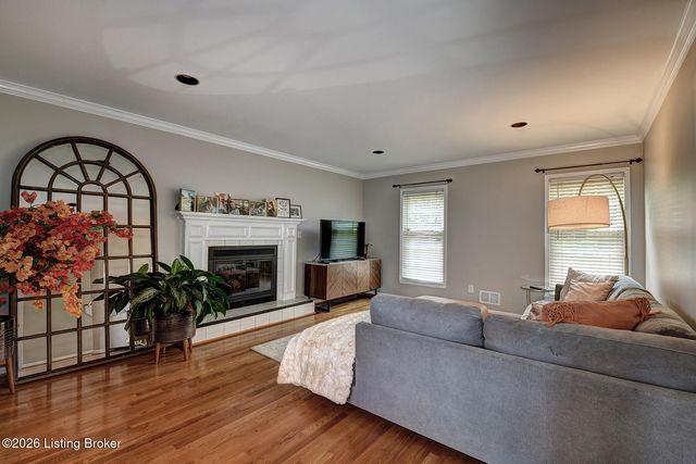 6011 Windsong Ct, Louisville, KY 40207