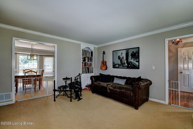 6011 Windsong Ct, Louisville, KY 40207