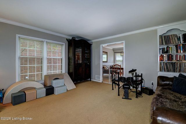 6011 Windsong Ct, Louisville, KY 40207