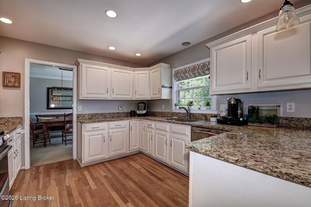 6011 Windsong Ct, Louisville, KY 40207