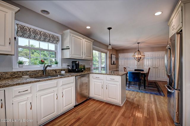6011 Windsong Ct, Louisville, KY 40207