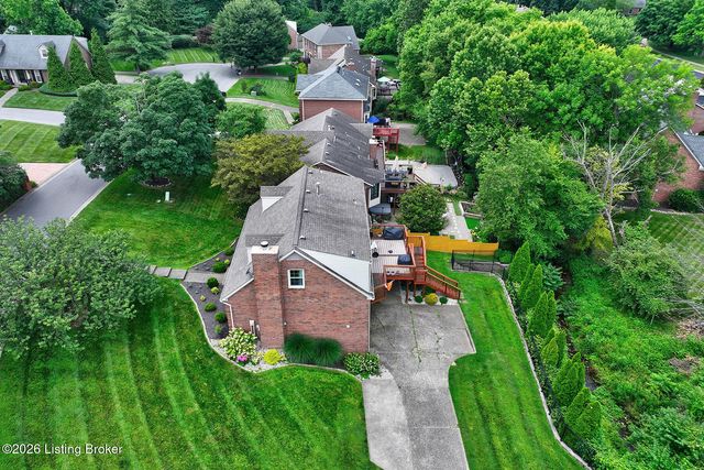 6011 Windsong Ct, Louisville, KY 40207