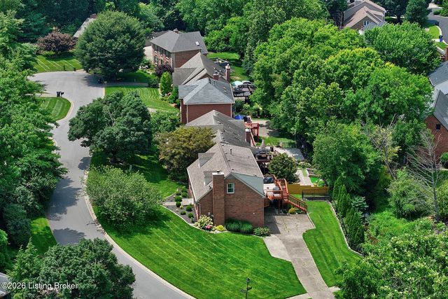 6011 Windsong Ct, Louisville, KY 40207