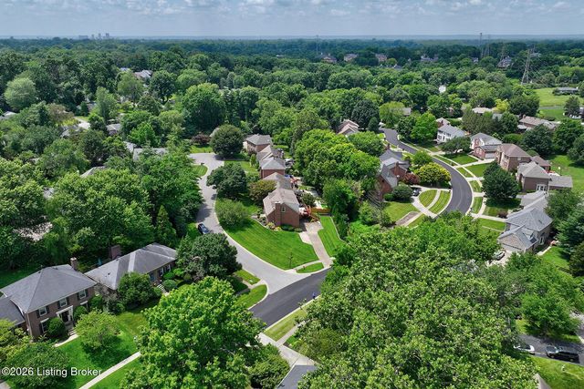 6011 Windsong Ct, Louisville, KY 40207