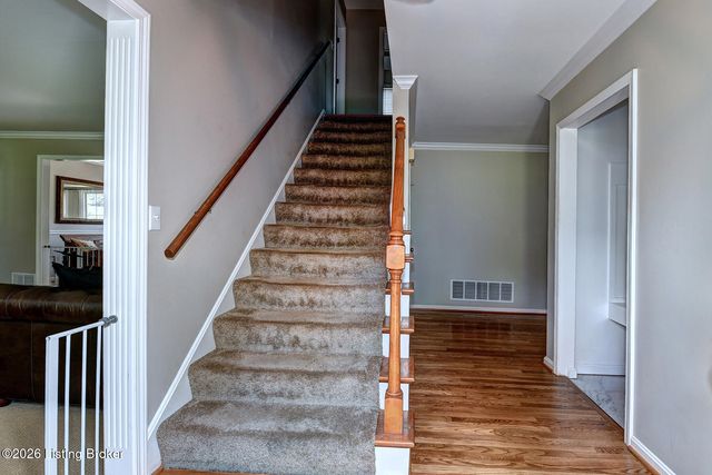 6011 Windsong Ct, Louisville, KY 40207