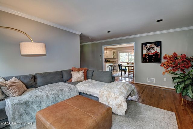 6011 Windsong Ct, Louisville, KY 40207