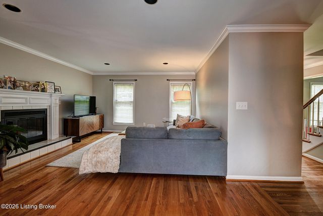 6011 Windsong Ct, Louisville, KY 40207