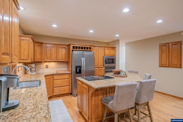 391 McNary Heights Dr N, Keizer, OR 97303