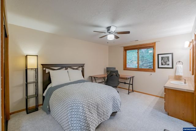 391 McNary Heights Dr N, Keizer, OR 97303