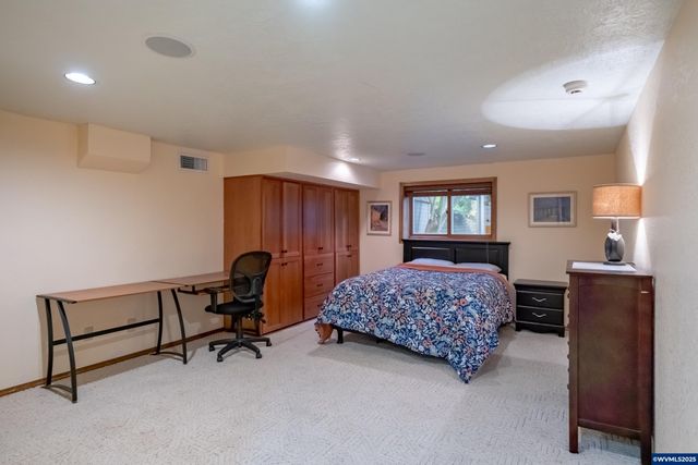 391 McNary Heights Dr N, Keizer, OR 97303