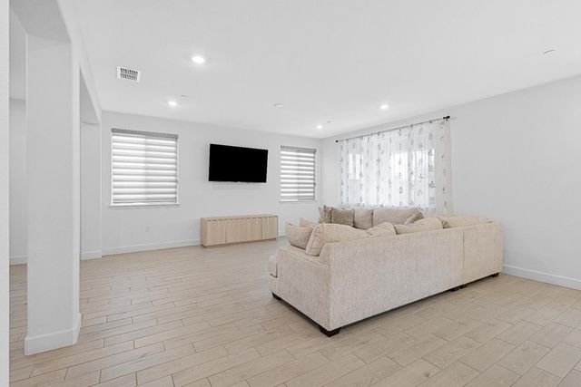 1072 Blue Range Way, Roseville, CA 95747