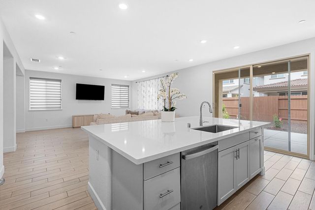 1072 Blue Range Way, Roseville, CA 95747