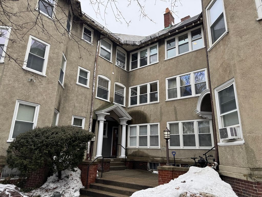 41 Hawthorn St. 33, Cambridge, MA 02138