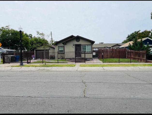 566 Calvados Ave, Sacramento, CA 95815