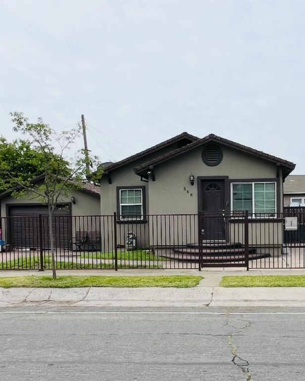 566 Calvados Ave, Sacramento, CA 95815