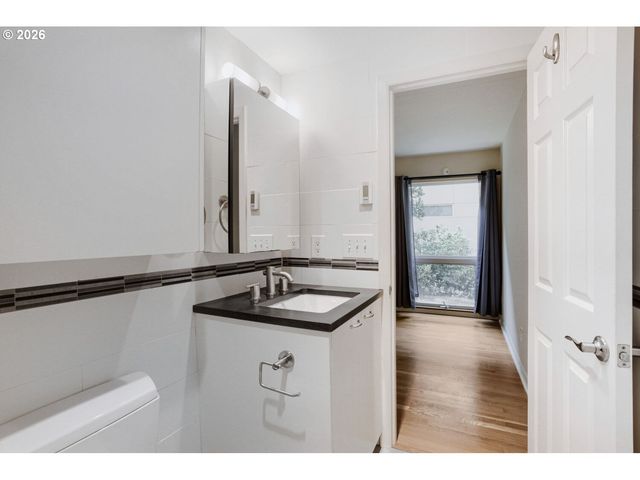 1937 Nw HOYT St 106, Portland, OR 97209