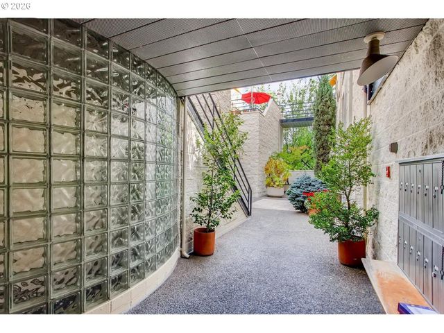 1937 Nw HOYT St 106, Portland, OR 97209
