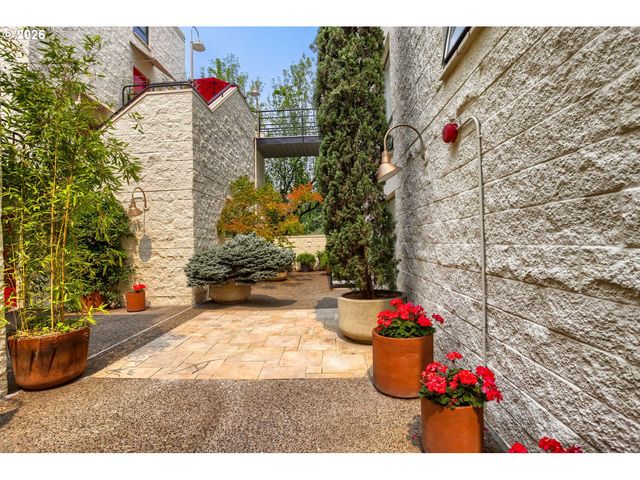 1937 Nw HOYT St 106, Portland, OR 97209